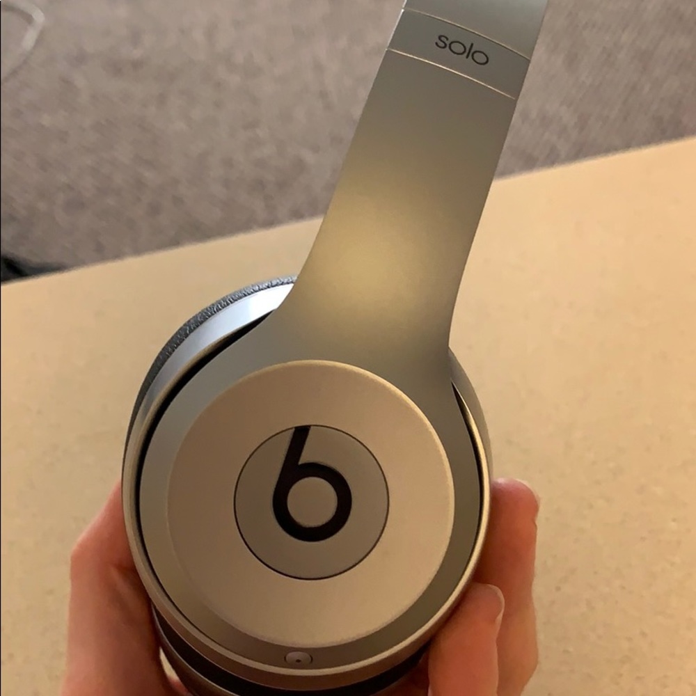 Beats wireless solo